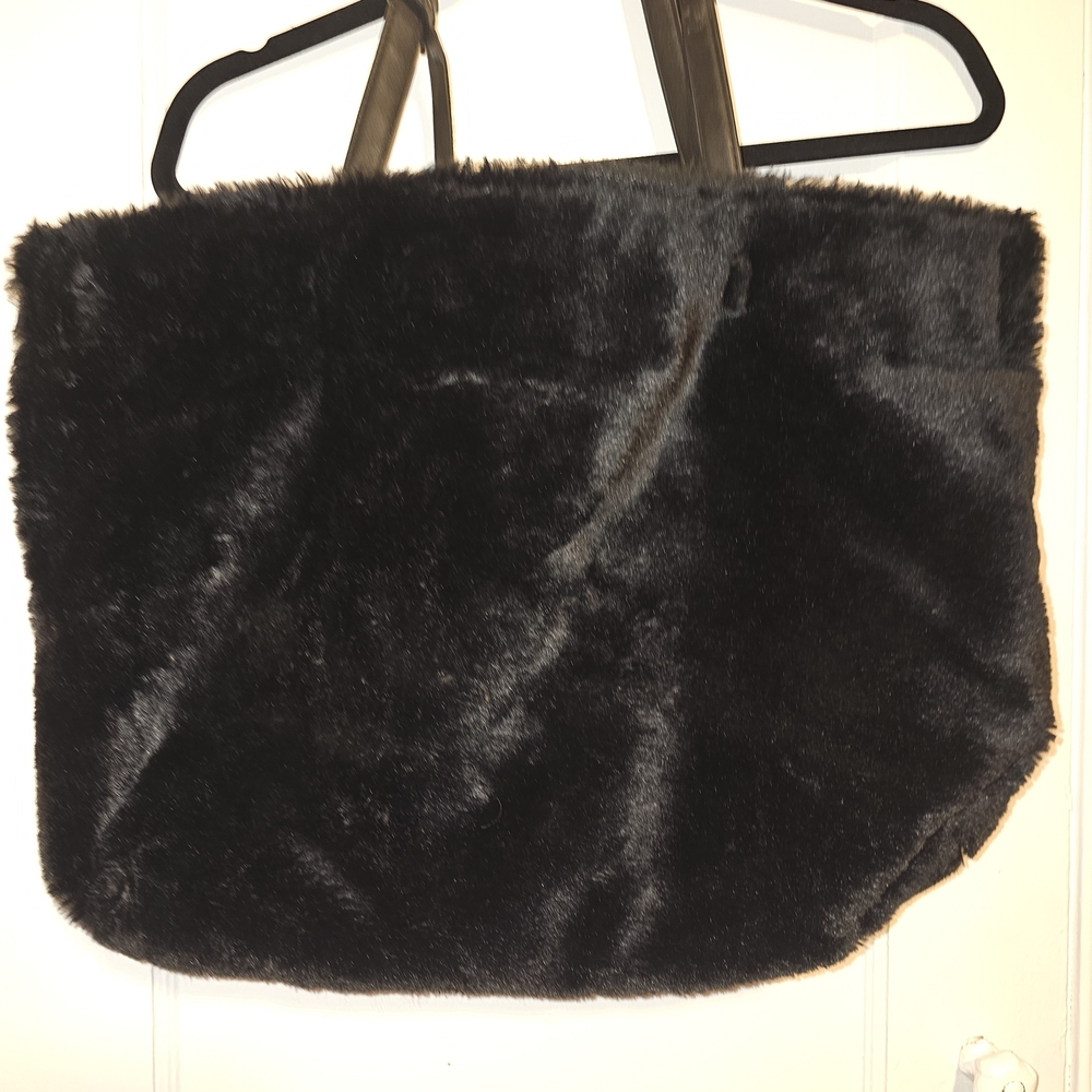 Elegant Black Faux Fur Shoulder Bag